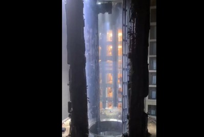 Aquário cilíndrico explode com 1.500 peixes em Berlim