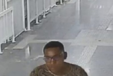 Homem é flagrado colocando fogo em estação do BRT na Zona Oeste