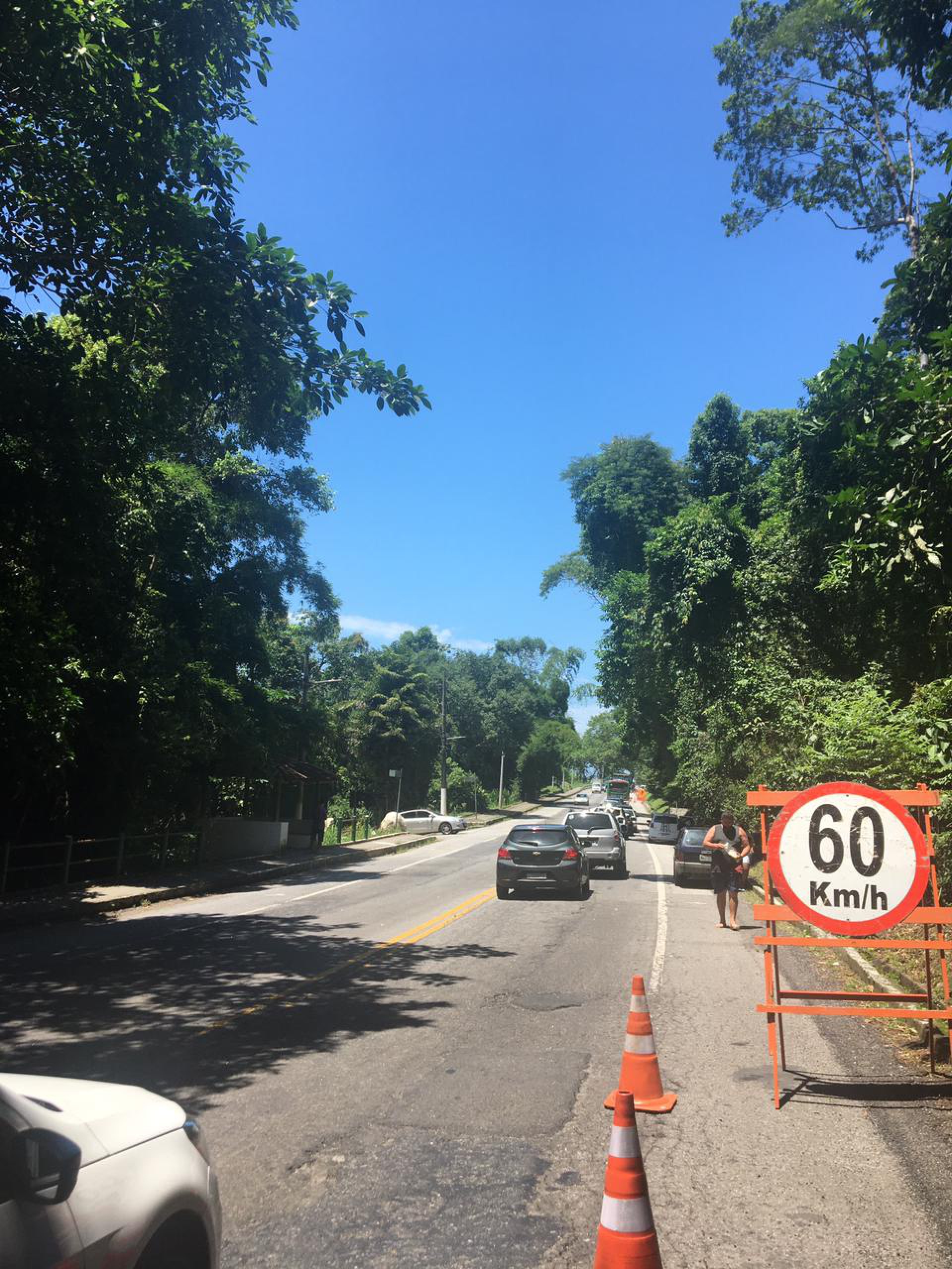 Sinaliza&ccedil;&atilde;o das obras na BR 101 sentido Paraty.