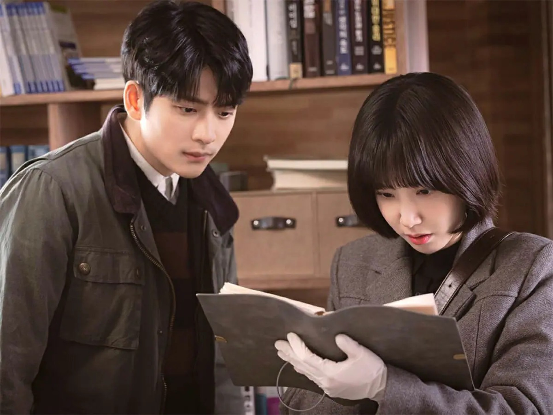 A atriz Park Eun Bin e o ator Kang Tae-oh dão vida à Woo Yeong-u e Lee Jun Ho em 'Uma Advogada Extraordinária' - Divulgação  / Netflix