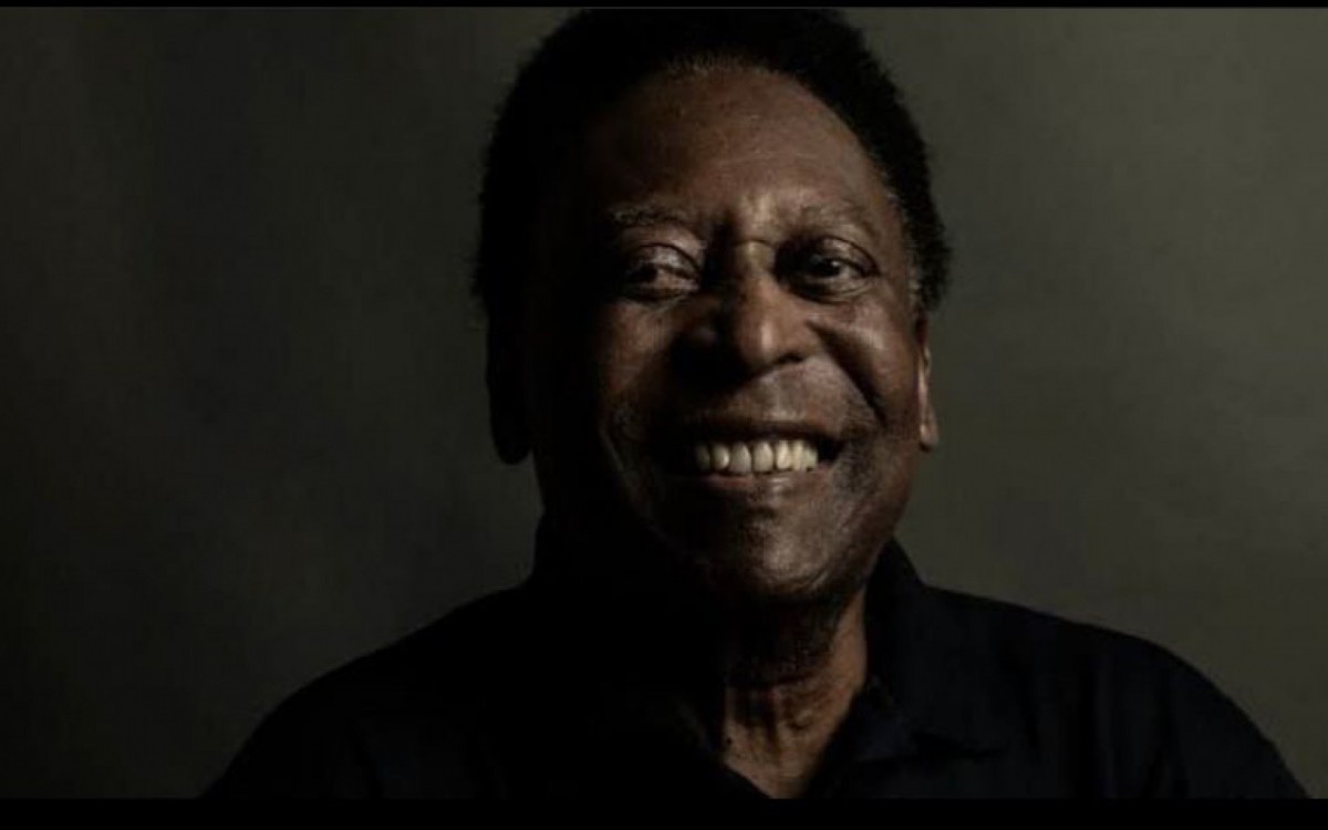 Pel&eacute; vai passar o Natal no hospital 