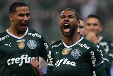 Clube da Série A oficializa proposta por atacante alvo do Vasco