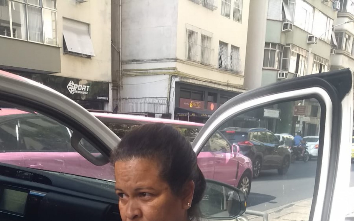 Segundo a Seop, agentes foram atacados com pedras por ambulantes - Divulgação/Seop