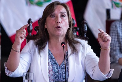 Boluarte descarta renúncia e 'exige' que Congresso antecipe eleições no Peru