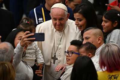 Papa Francisco revela que assinou carta de renúncia para o caso de problemas de saúde