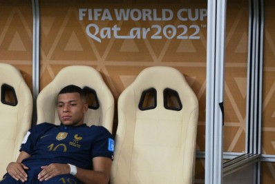 Mbappé sofre ataques racistas de torcedores argentinos