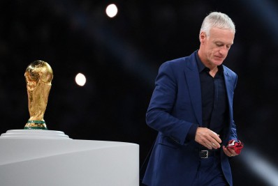 Deschamps se machucou durante bronca no time da França: 'Não estão jogando final de Copa'