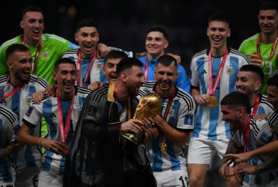 Copa do Mundo: veja o que é a vestimenta usada por Messi na cerimônia de premiação da Argentina