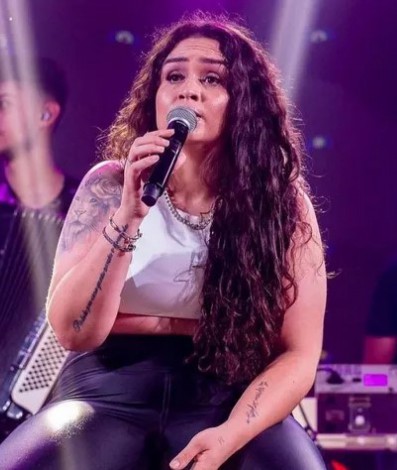 Luiza Martins passa mal durante show no Pará