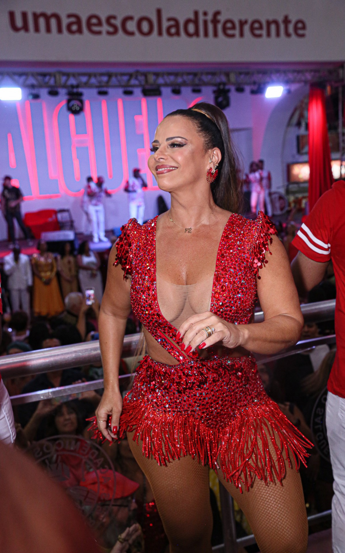 Viviane Ara&uacute;jo na quadra do Salgueiro