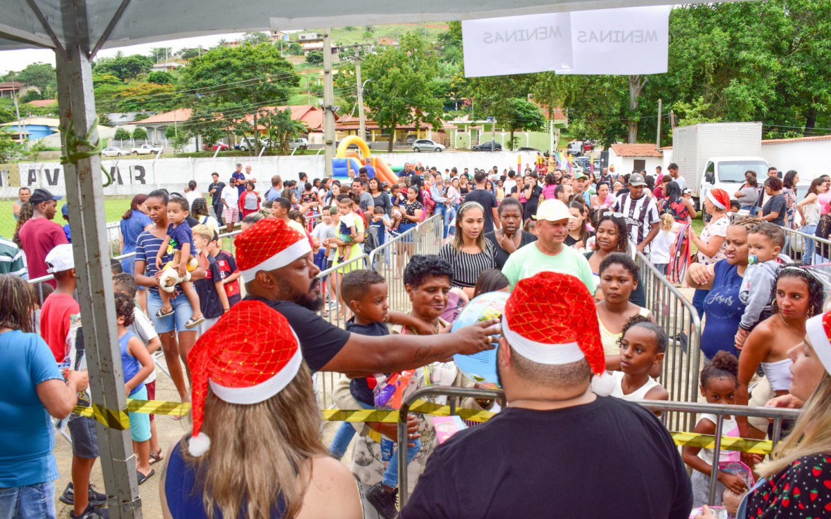 Papai Noel visitou dois pontos de Paty - Divulgação