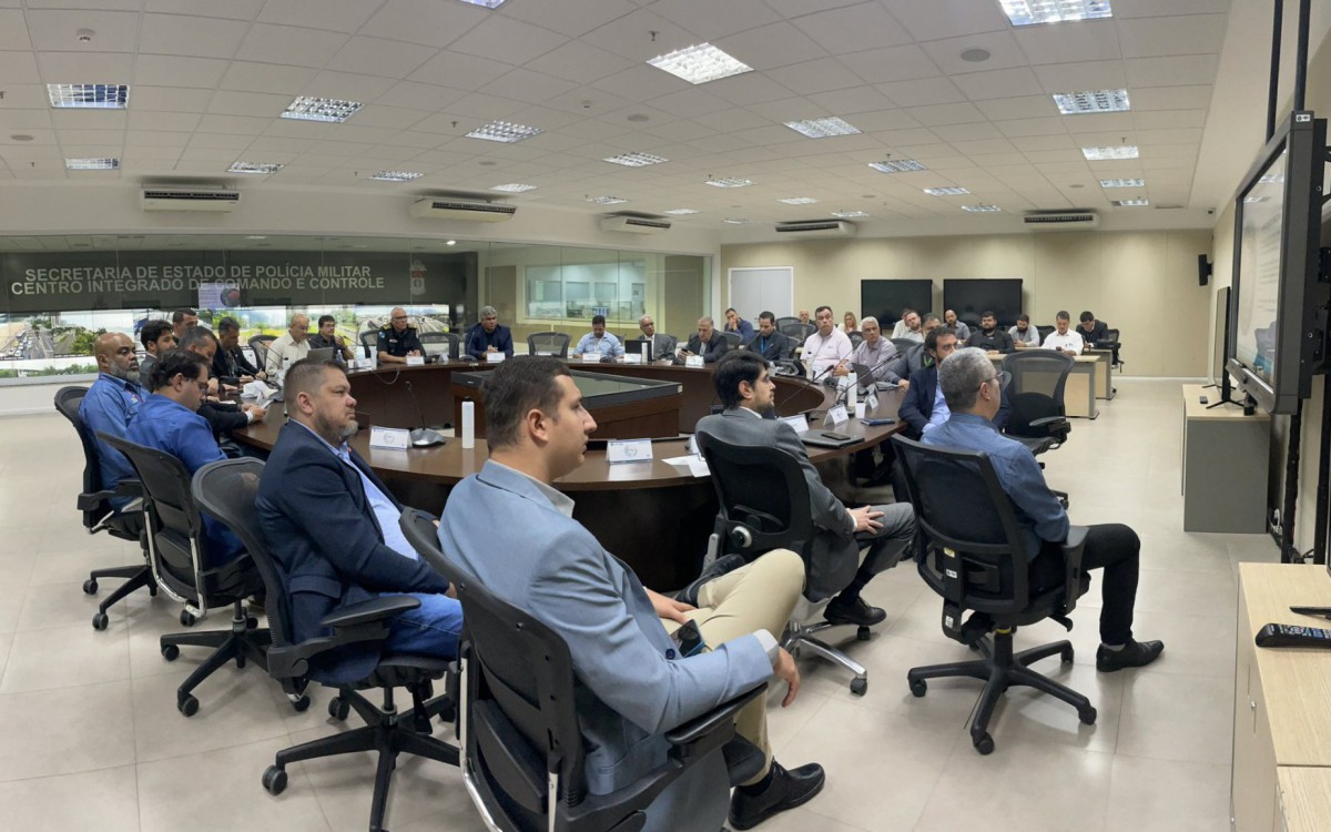 Oitava reuni&atilde;o com concession&aacute;rias de servi&ccedil;os p&uacute;blicos e empresas de telefonia aconteceu no CICC da Pol&iacute;cia Militar