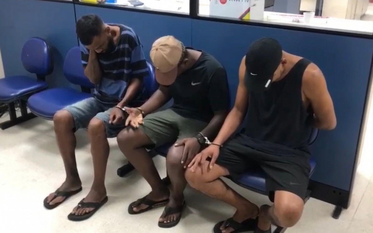Willian, Douglas e Guilherme foram presos na estação de trem em Madureira - Divulgação