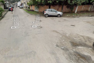 Moradora cobra serviços de recapeamento e tapa-buraco em rua de Vilar dos Teles