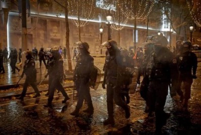 Paris tem confronto entre torcedores e policiais após derrota na Copa do Mundo