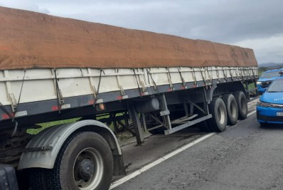 Assaltantes são presos durante roubo de carga de leite em Guapimirim
