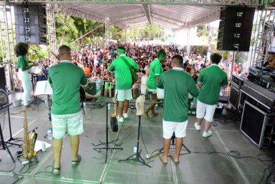 Samba da Jurema arrecada meia tonelada de alimentos em Barra Mansa