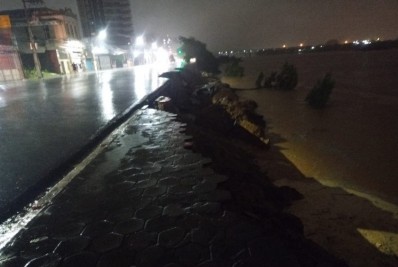 Chuva de 107,4 mm provoca desabamento de parte do dique do Rio Paraíba no centro da cidade