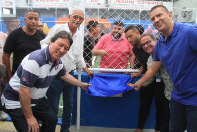 Praça revitalizada no Jardim Catarina é entregue à população