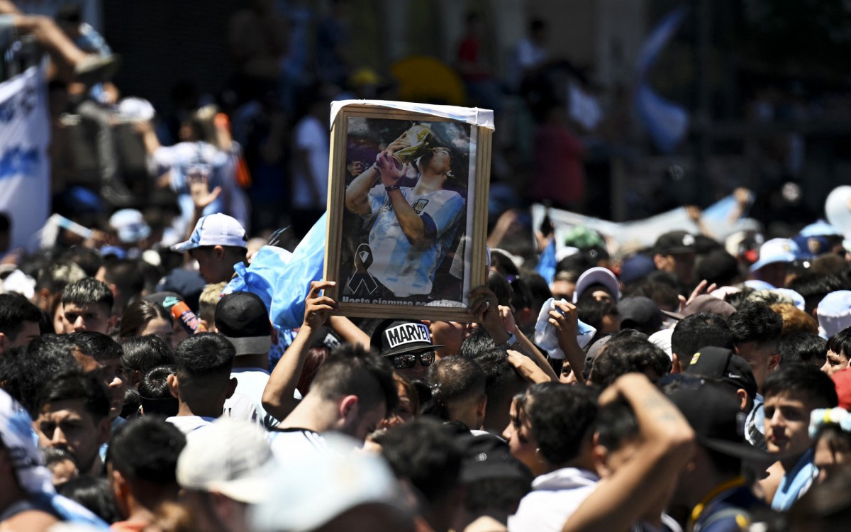 Multid&atilde;o lotou as ruas de Buenos Aires para receber a sele&ccedil;&atilde;o argentina ap&oacute;s conquista da Copa do Mundo