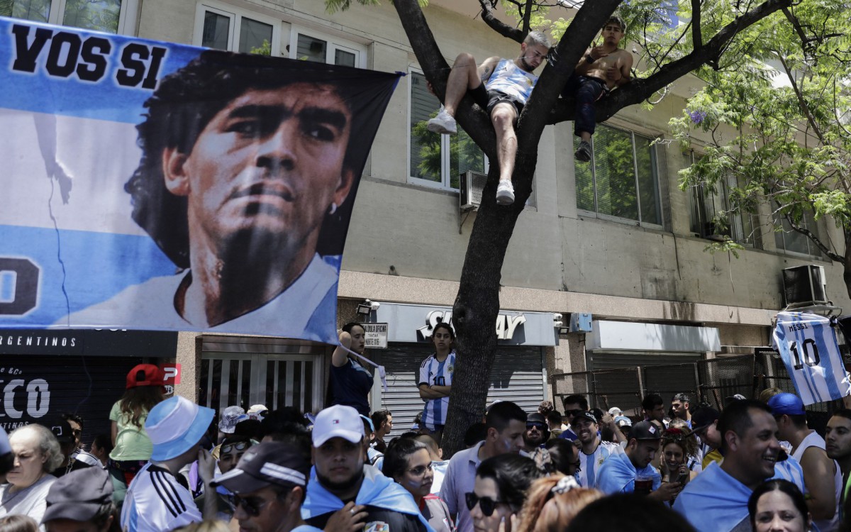 Multid&atilde;o lotou as ruas de Buenos Aires para receber a sele&ccedil;&atilde;o argentina ap&oacute;s conquista da Copa do Mundo