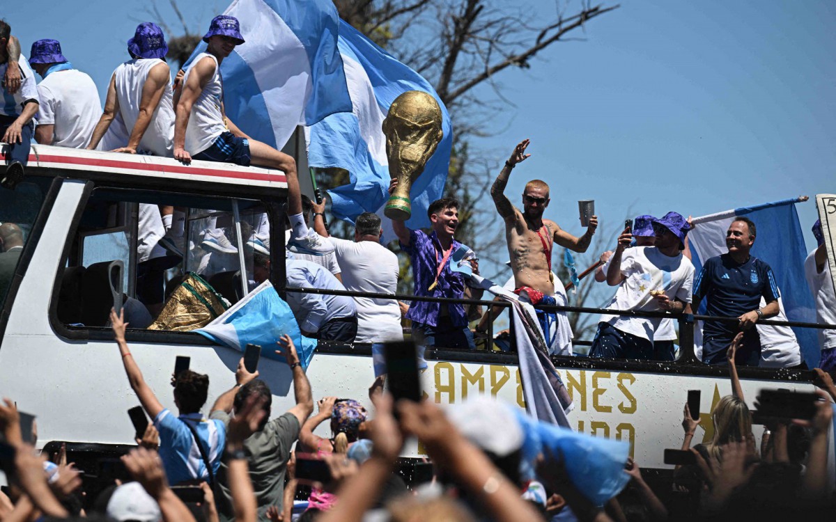 Multidão lotou as ruas de Buenos Aires para receber a seleção argentina após conquista da Copa do Mundo - AFP