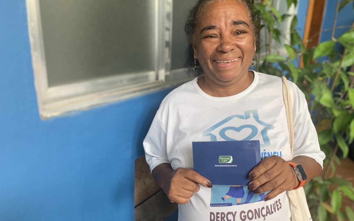 Prefeitura do Rio entrega mais de mil cart&otilde;es alimenta&ccedil;&atilde;o para idosos em situa&ccedil;&atilde;o de vulnerabilidade alimentar