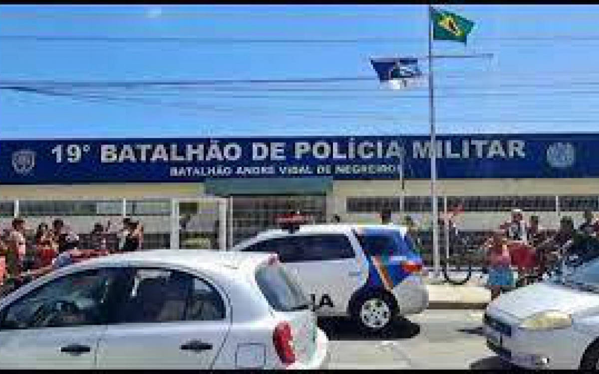 PM mata mulher, invade batalh&atilde;o atira em colegas e se suicida