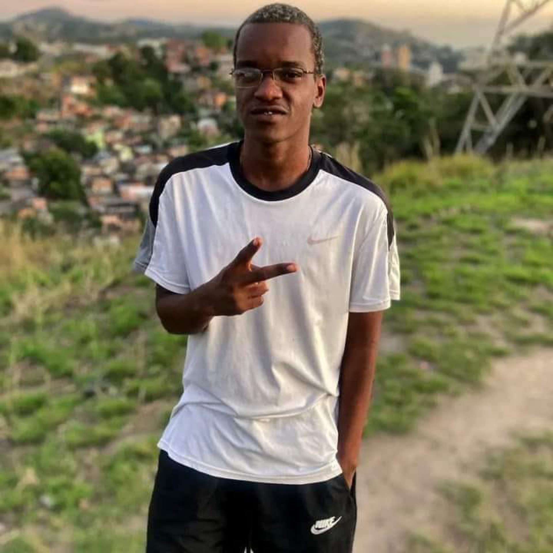 Matheus foi morto na tarde de segunda-feira no bairro Engenhoca - Rede Social