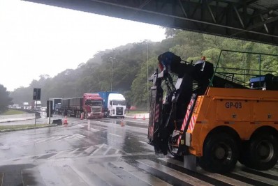 Rodovia no litoral paranaense é interditada devido ao risco de deslizamento causado pelas chuvas