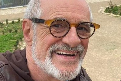 Marcos Caruso se casa com técnico de enfermagem em Portugal