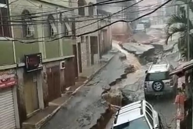 Chuva abre cratera em morro de Macaé, no Norte Fluminense