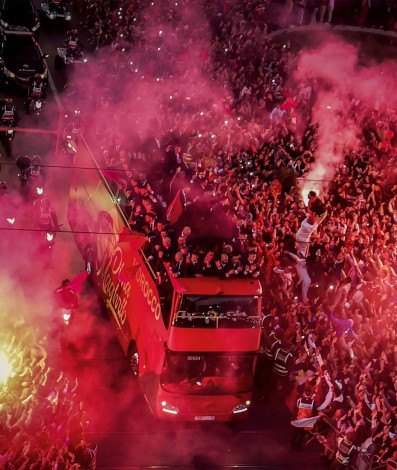 Marroquinos fazem festa em Rabat para receber a seleção após quarto lugar na Copa do Mundo