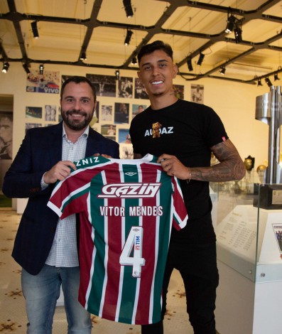 Vitor Mendes esteve nas Laranjeiras para se encontrar com o presidente do Fluminense, Mário Bittencourt, e assinar o contrato