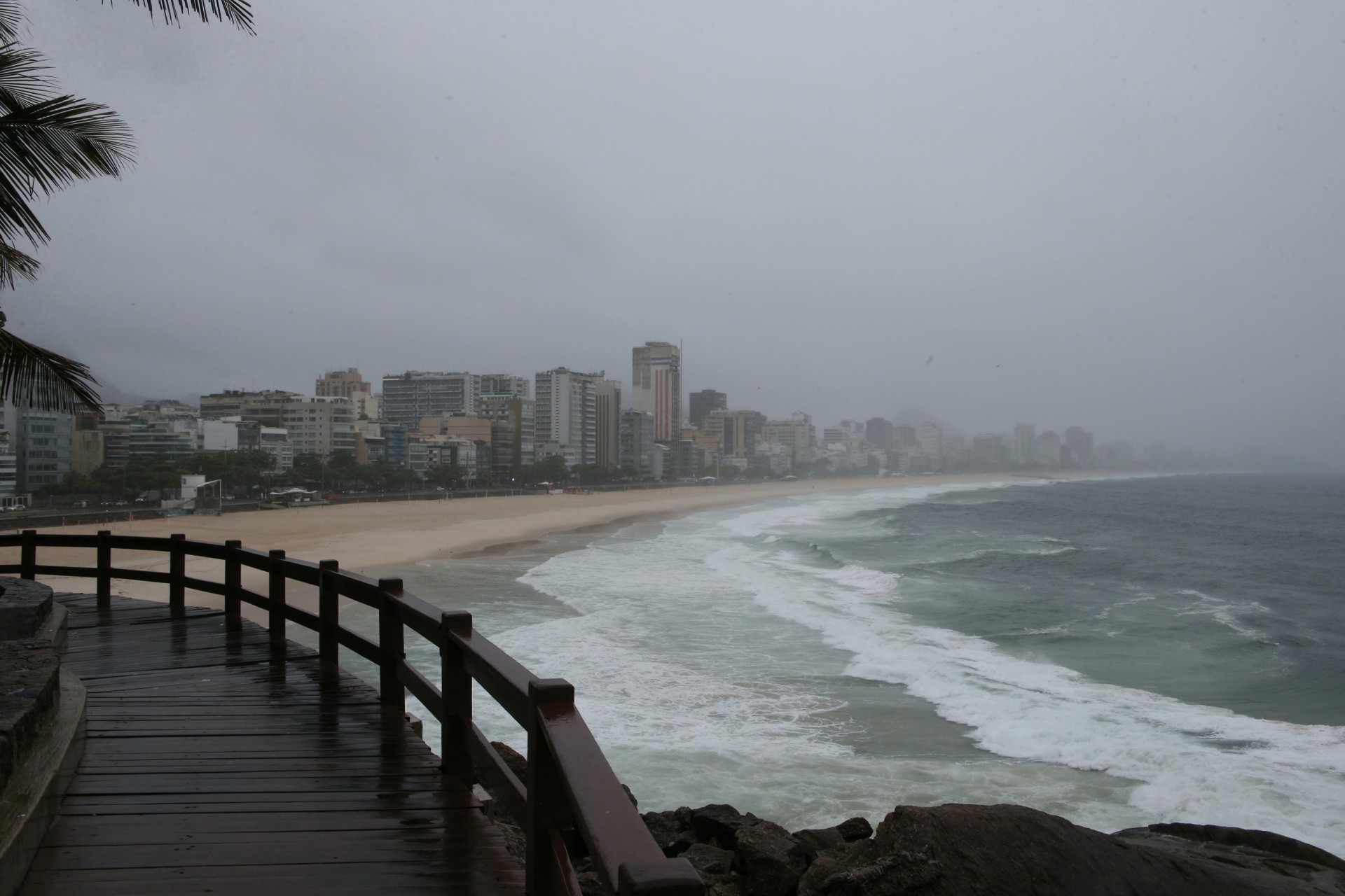 Vista do Mirante do Leblon na Zona Sul do Rio de Janeiro, nesta ter&ccedil;a-feira (20) - Cl&eacute;ber Mendes/Ag&ecirc;ncia O Dia