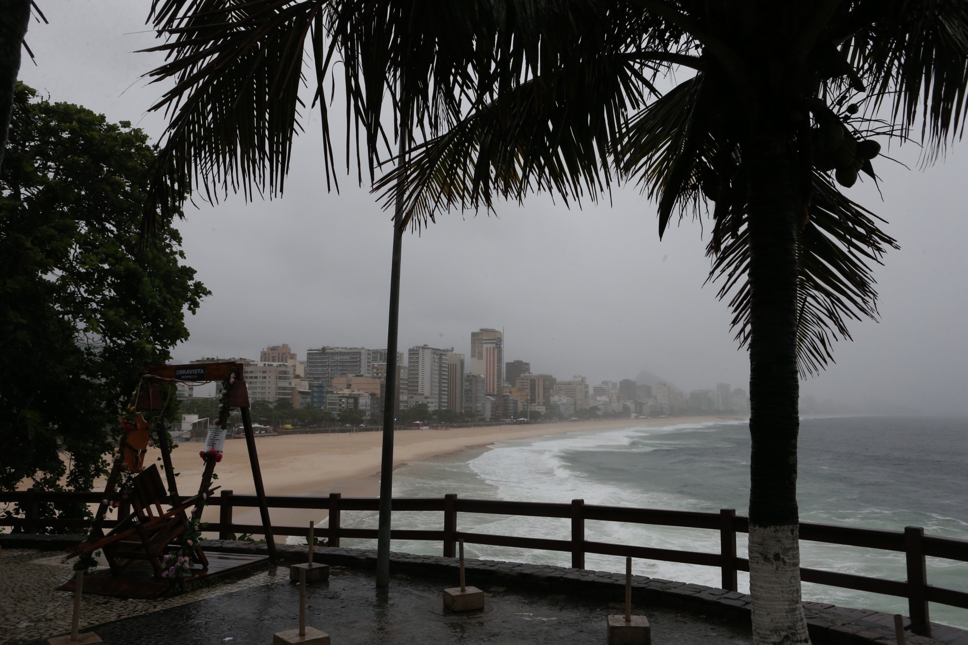 Vista do Mirante do Leblon na Zona Sul do Rio de Janeiro, nesta ter&ccedil;a-feira (20) - Cl&eacute;ber Mendes/Ag&ecirc;ncia O Dia