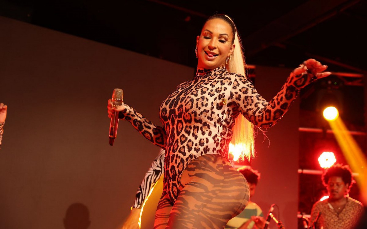 Valesca Popozuda se apresenta no Centro do Rio na noite desta ter&ccedil;a-feira