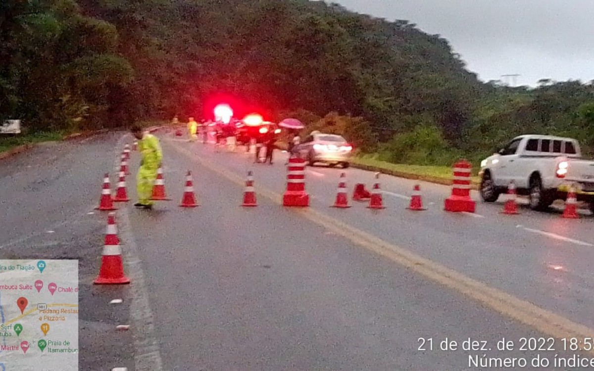 Duas pistas da BR 101, sentido Ubatuba e Sentido Paraty, interditadas.
