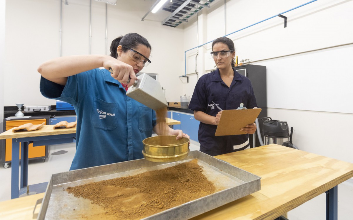 Firjan SENAI abre mais de 2500 vagas para cursos t&eacute;cnicos