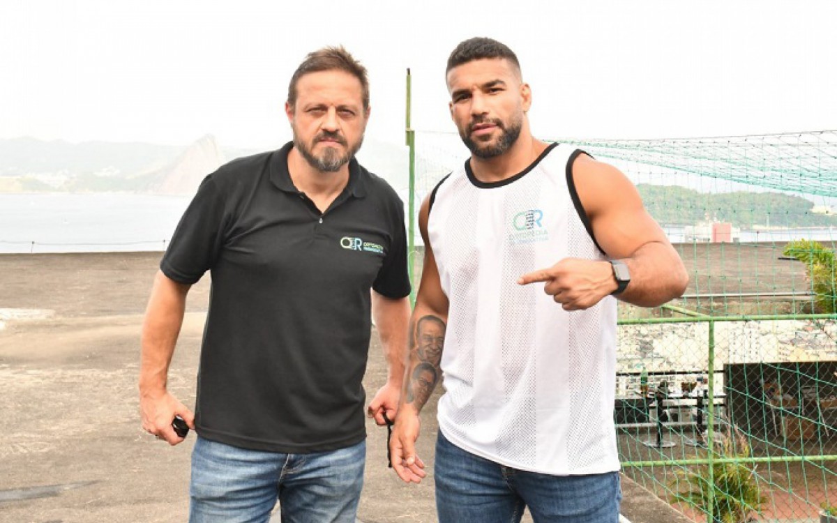 Dr. Wilde Mundy Junior, respons&aacute;vel pela Ortopedia Regenerativa, e o casca-grossa Jorge Bueno