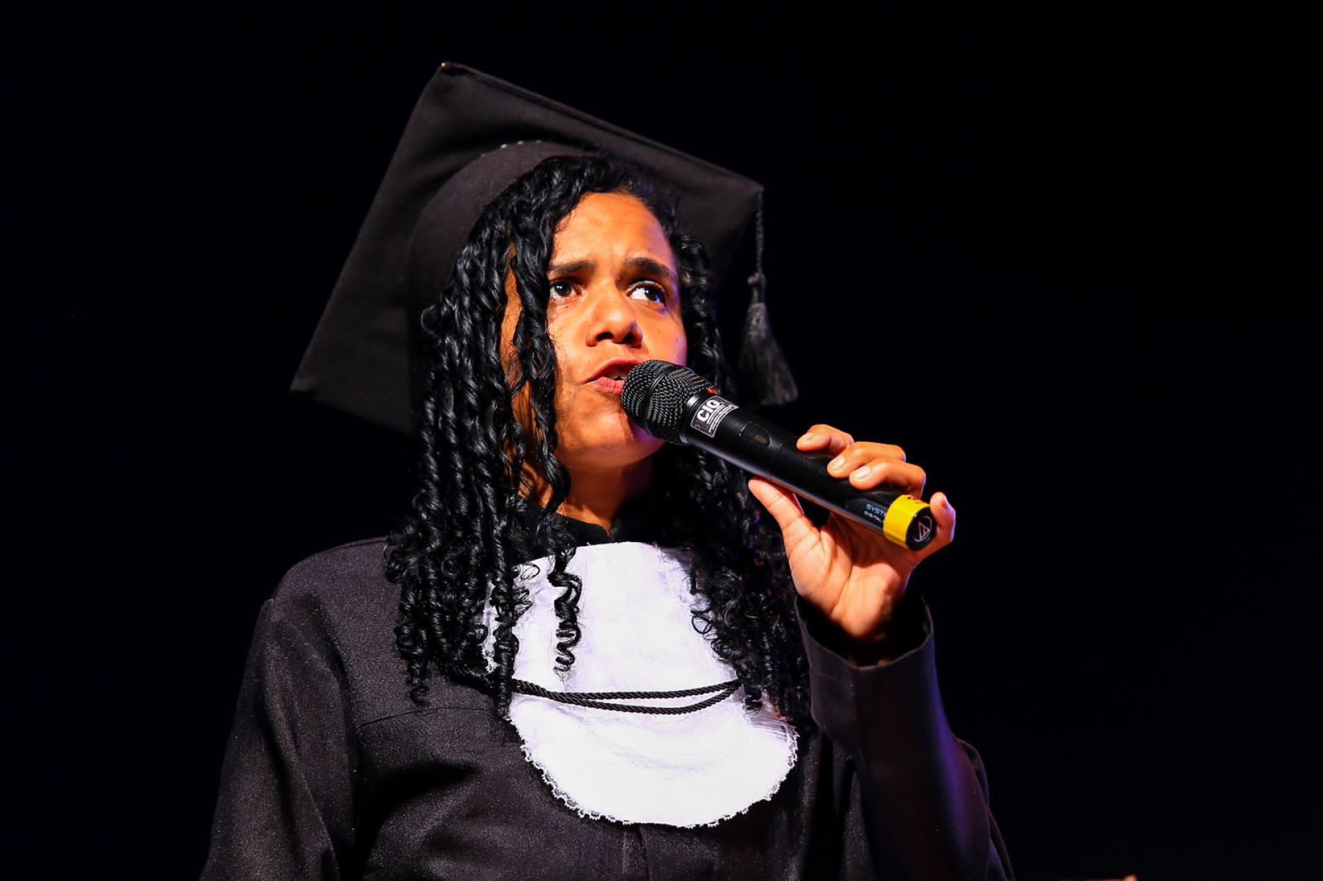 Carla Emanoela emocionou a todos contando sua hist&oacute;ria e realizando seu sonho de se formar - Rafael Barreto / PMBR