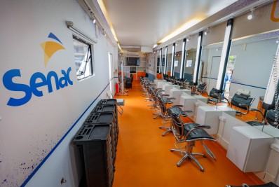 Emprega Terê: 66 alunos são formados nos cursos gratuitos da Escola Móvel de Beleza do SENAC-RJ em Teresópolis