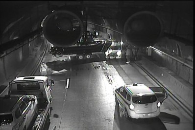 Acidente envolvendo carro que rebocava embarcação bloqueia Túnel Marcelo Alencar