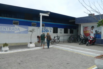 Moradores reclamam da falta de luz na UPA do Parque Burle, em Cabo Frio