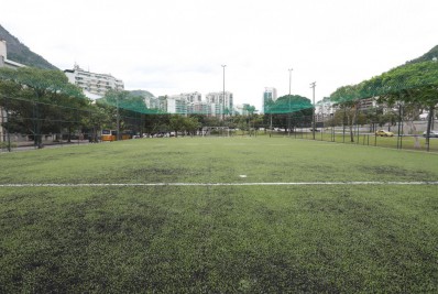 Campos de futebol no entorno da Lagoa são revitalizados