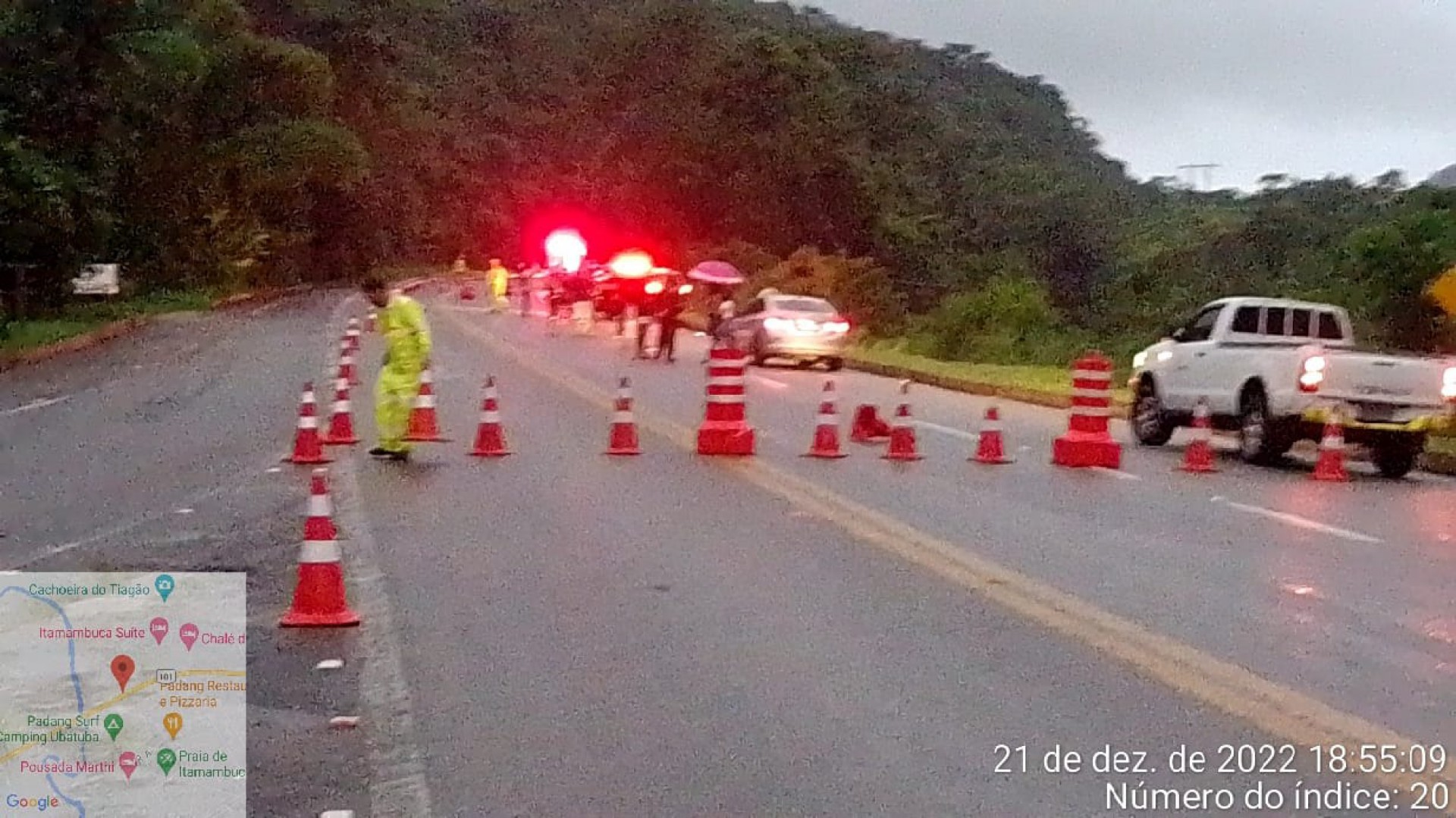 Duas pistas da BR 101, sentido Ubatuba e Sentido Paraty, interditadas. - Divullgação/CCRRioSP