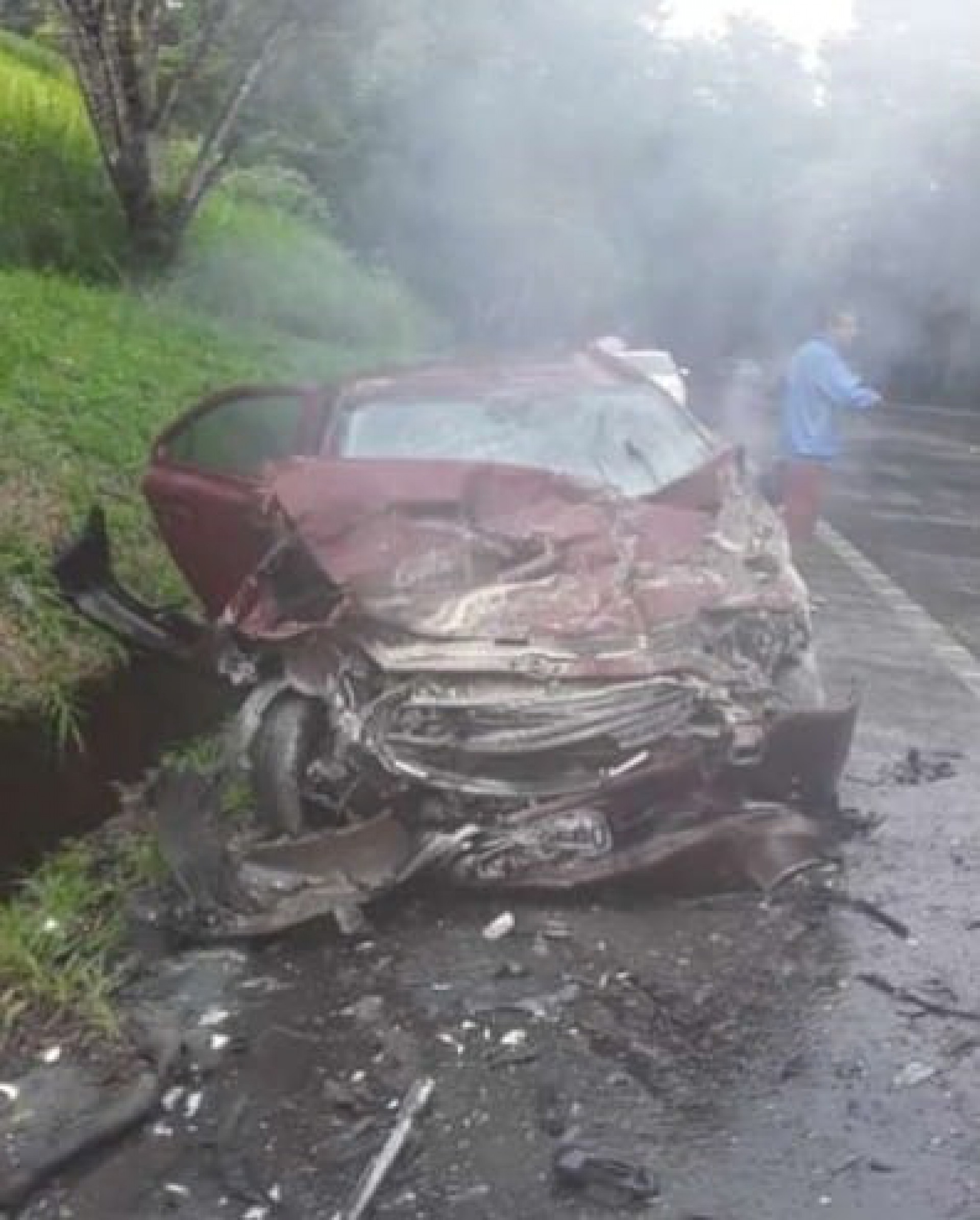 Um dos motoristas envolvidos no acidente morreu no local. - Divulgação/PRF