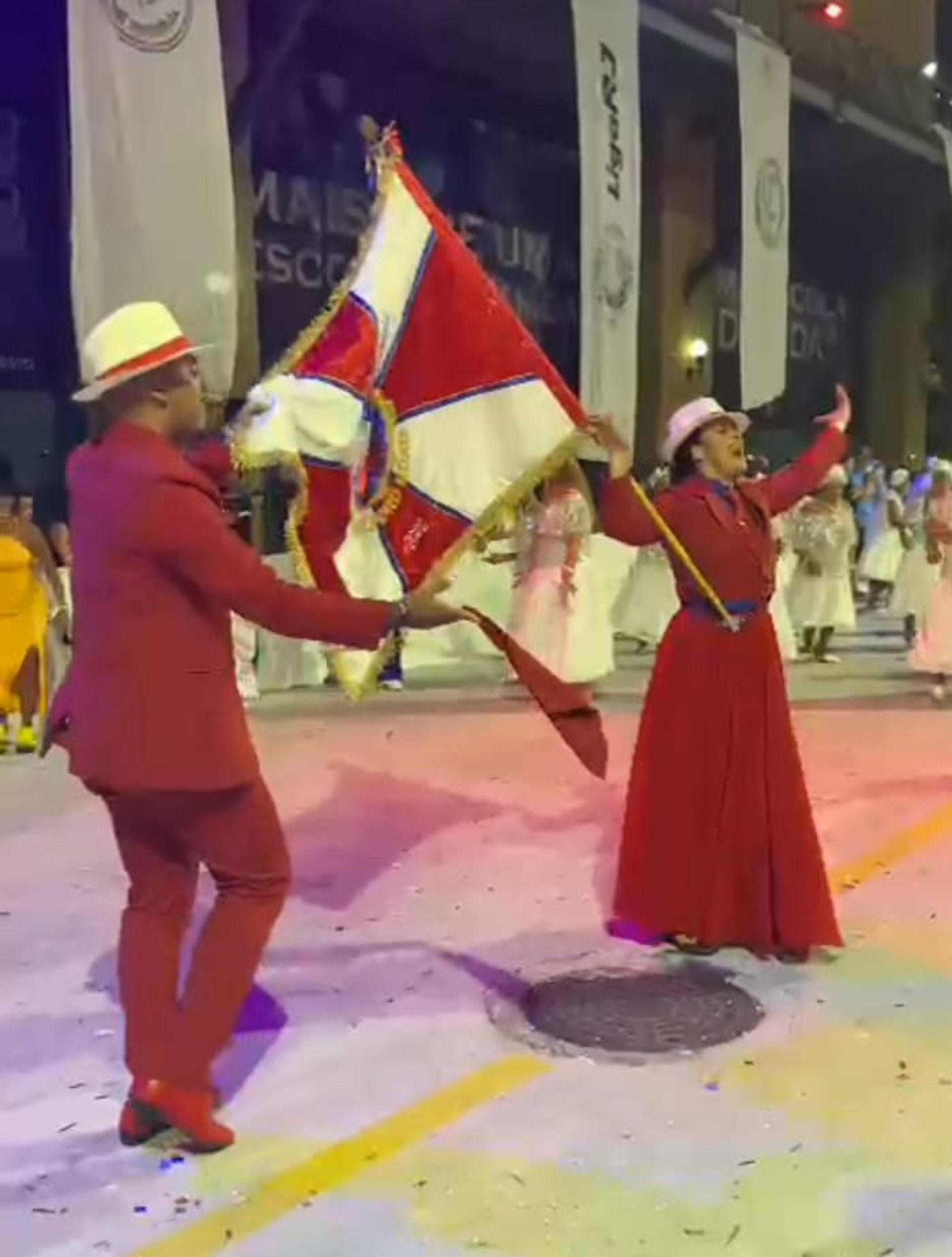 Matheus Machado é cria do Império Serrano. Jaçanã Ribeiro tem 22 anos de carreira como porta-bandeira - Divulgação