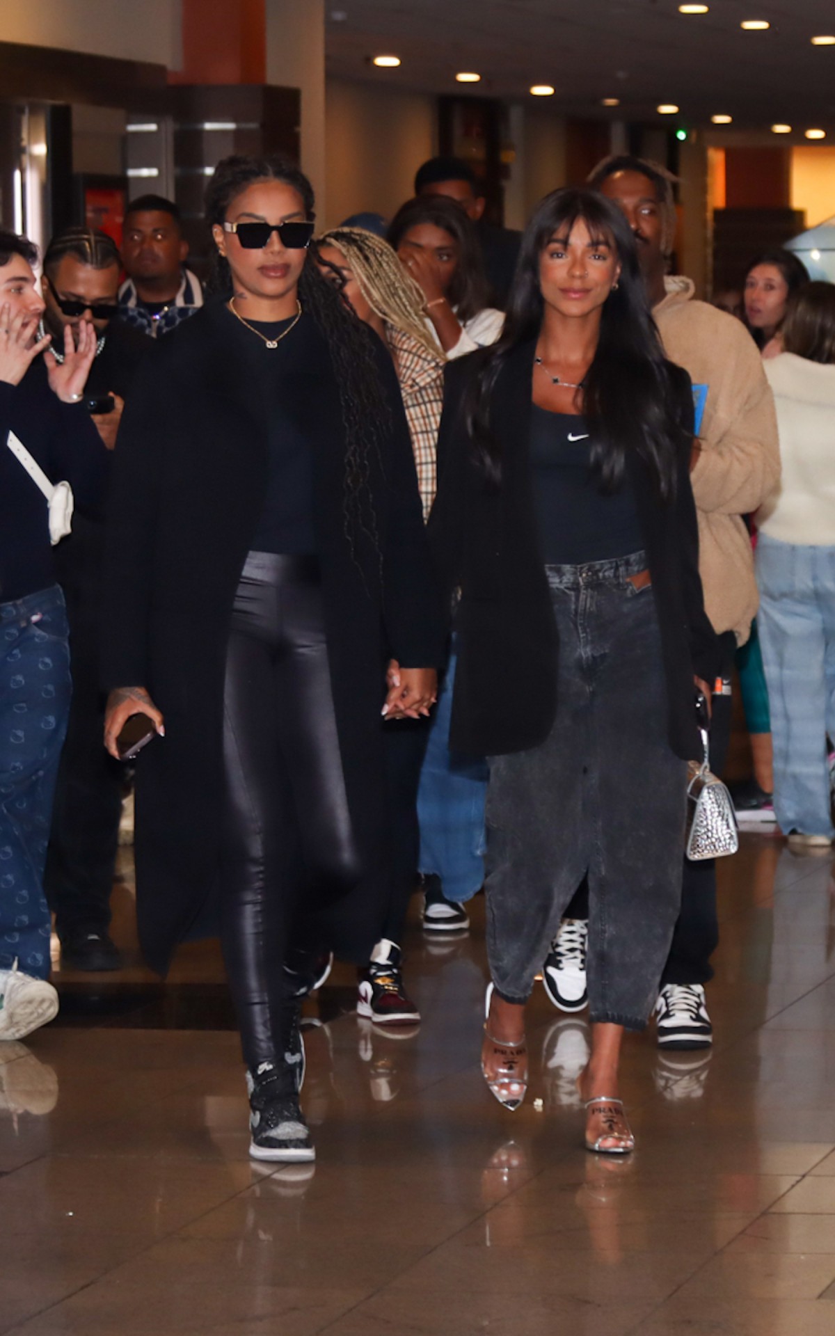 Ludmilla fecha sala de cinema para assistir ao filme 'Avatar: O Caminho da &Aacute;gua'