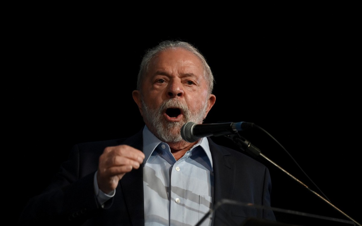 Brazil's president-elect Luiz Inacio Lula da Silva (L) and his vice President Geraldo Alckmin attend a presentation of the final report of the cabinet of governmental transition in Brasilia on December 22, 2022.
EVARISTO SA / AFP